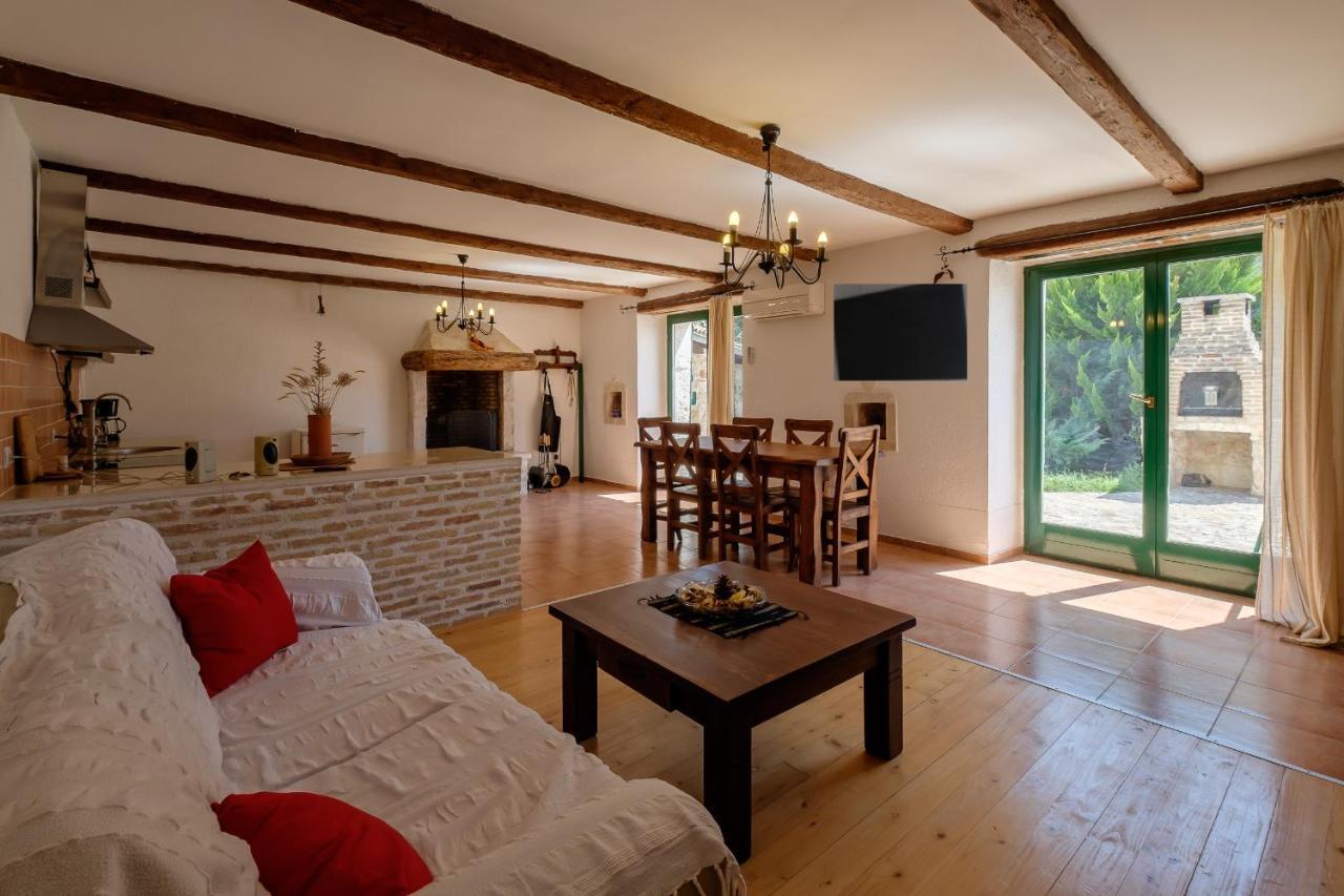 Lovely Stone With Private Garden And Terrace Pula