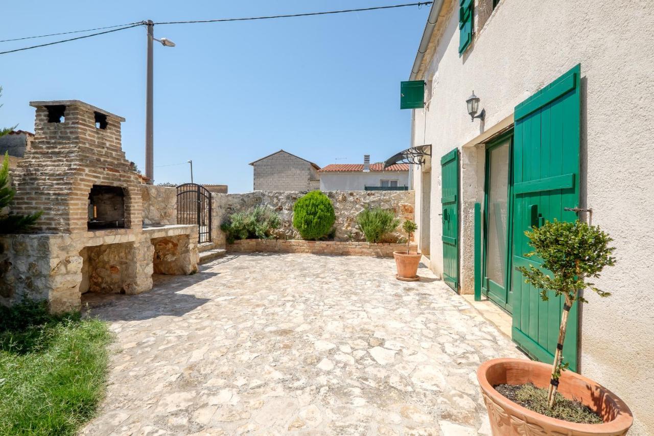Lovely Stone With Private Garden And Terrace Holiday home Pula