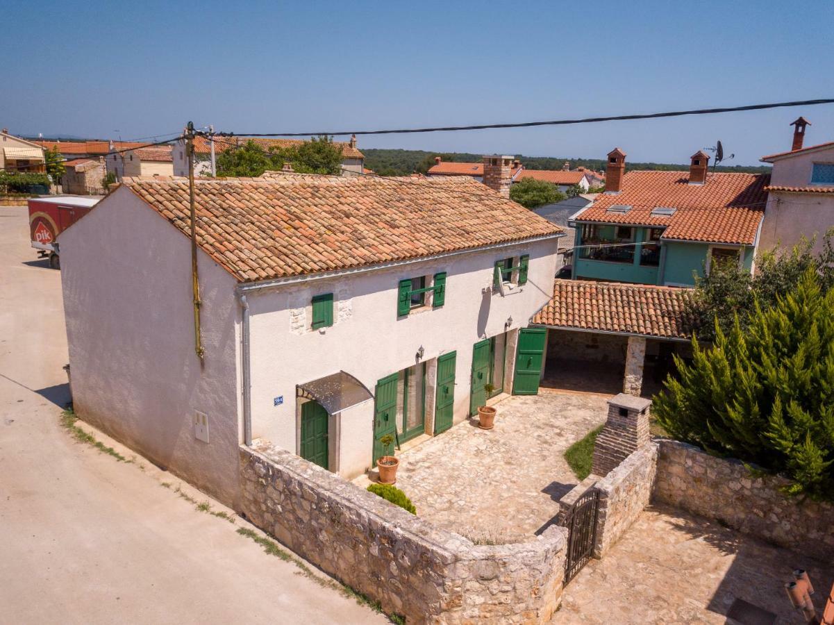 Lovely Stone With Private Garden And Terrace Pula